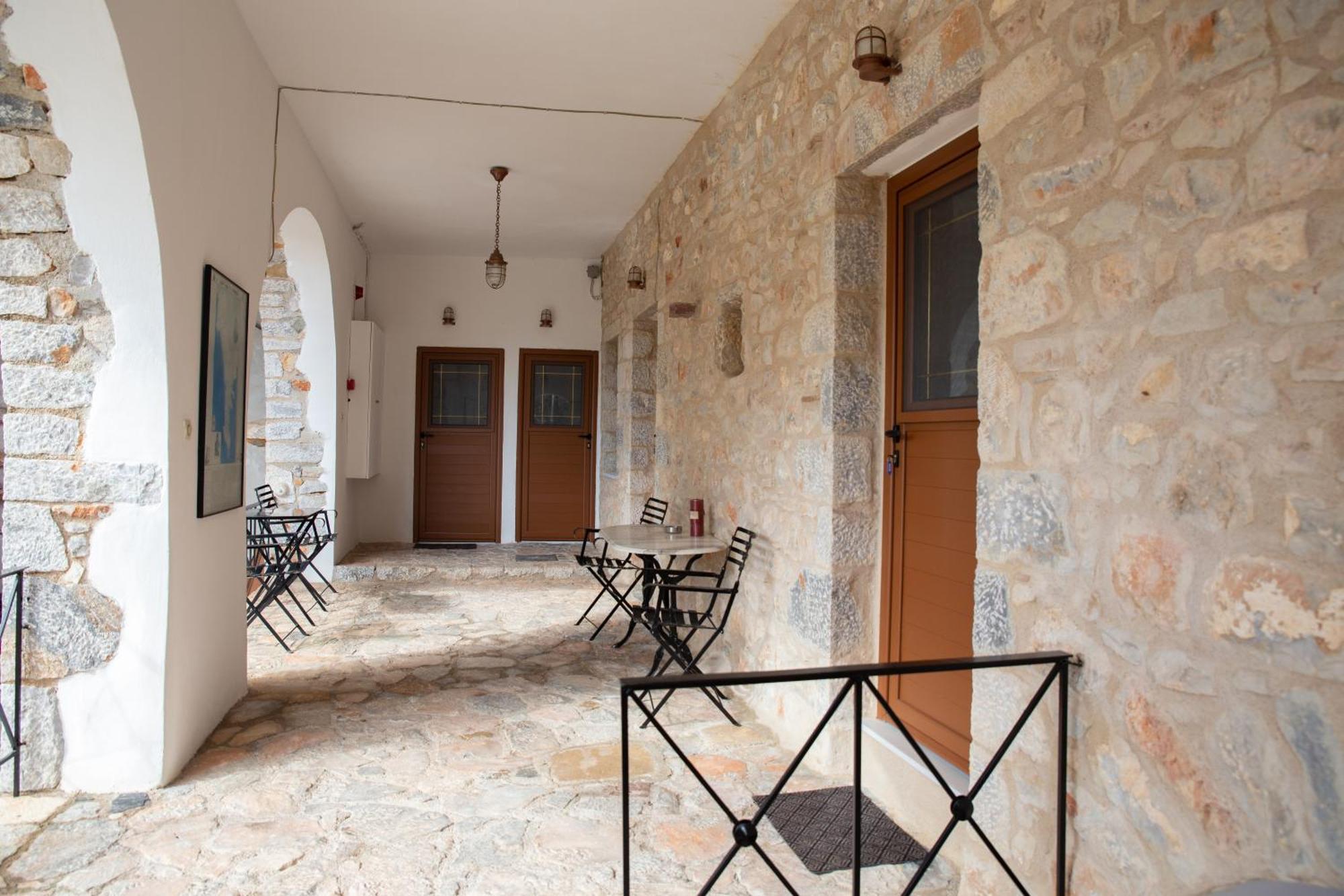 Traditional House Alepis In Areopolis Bagian luar foto