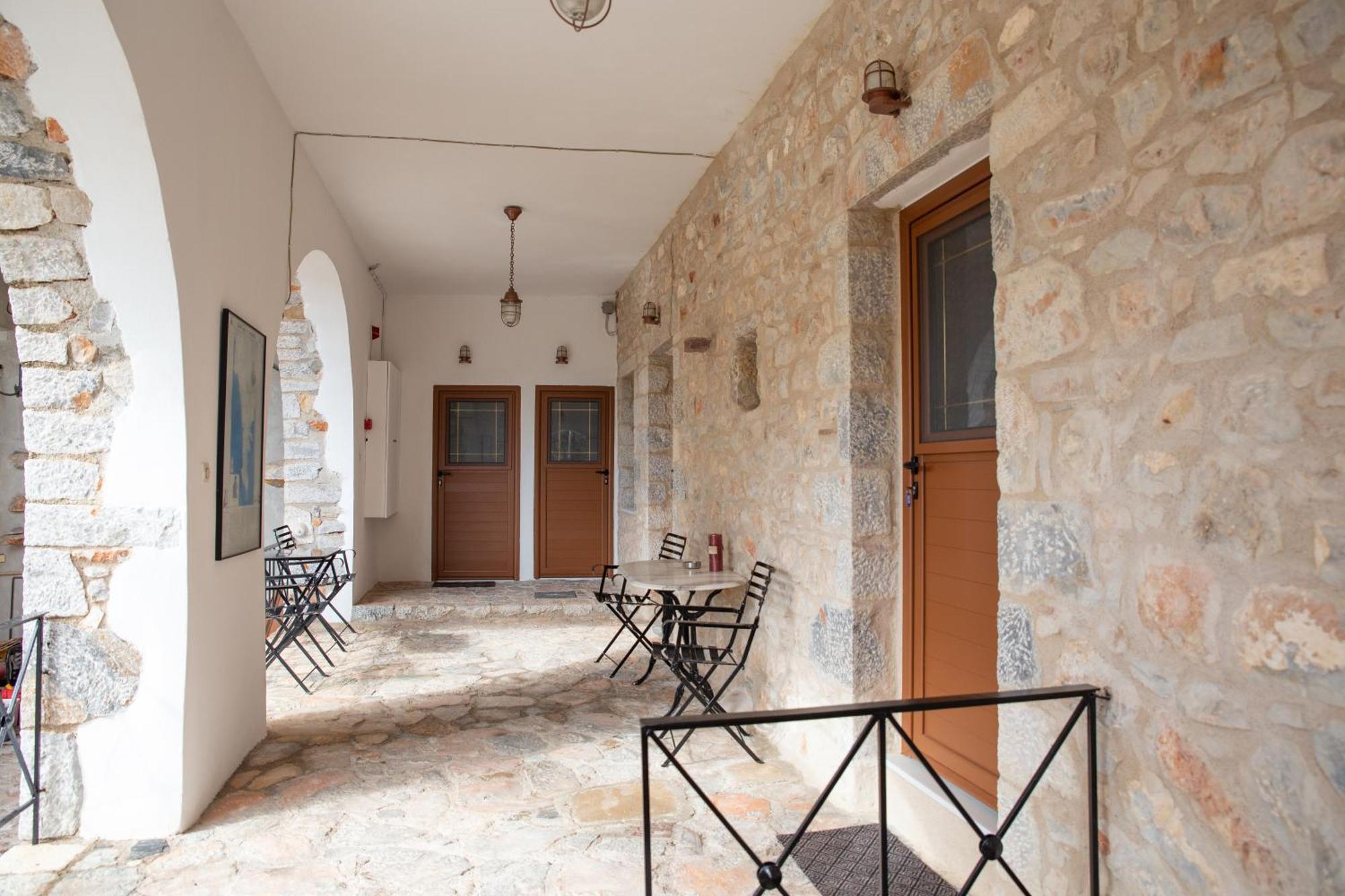 Traditional House Alepis In Areopolis Bagian luar foto