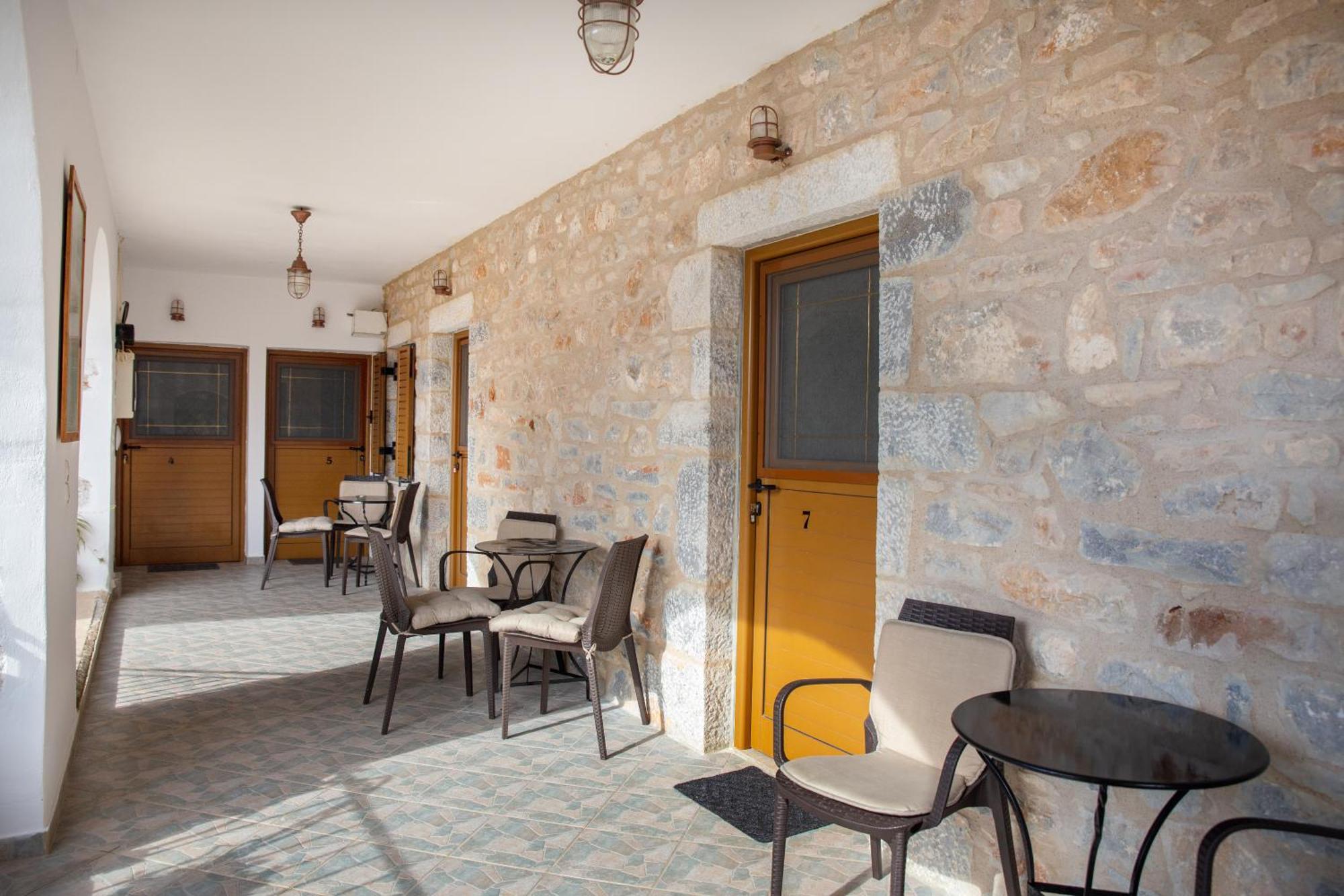 Traditional House Alepis In Areopolis Bagian luar foto